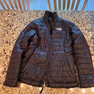 The Noth Face Sherpa double sided black in black. Girls size large (14/16)